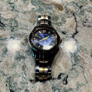 014 Mens Pulsar watch 100M water resistant with blue watch face